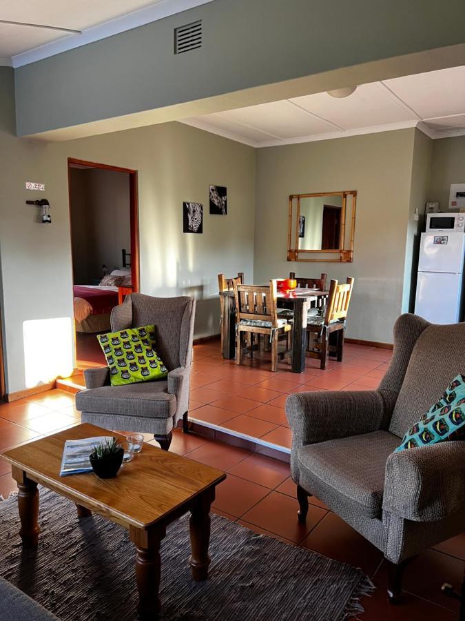 Tuinhuis Oudtshoorn Bagian luar foto